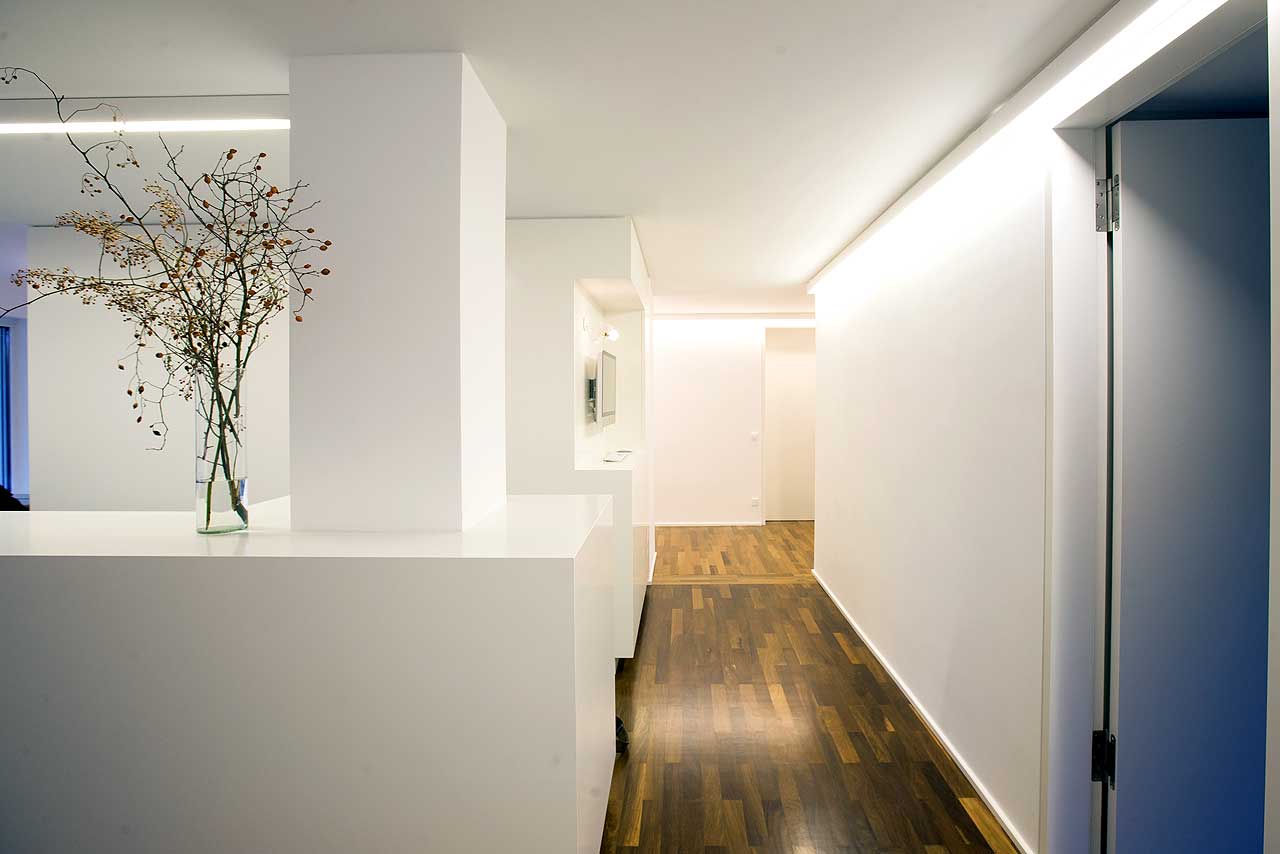 Blick in den Flur der Praxis Bingmann in Seeshaupt